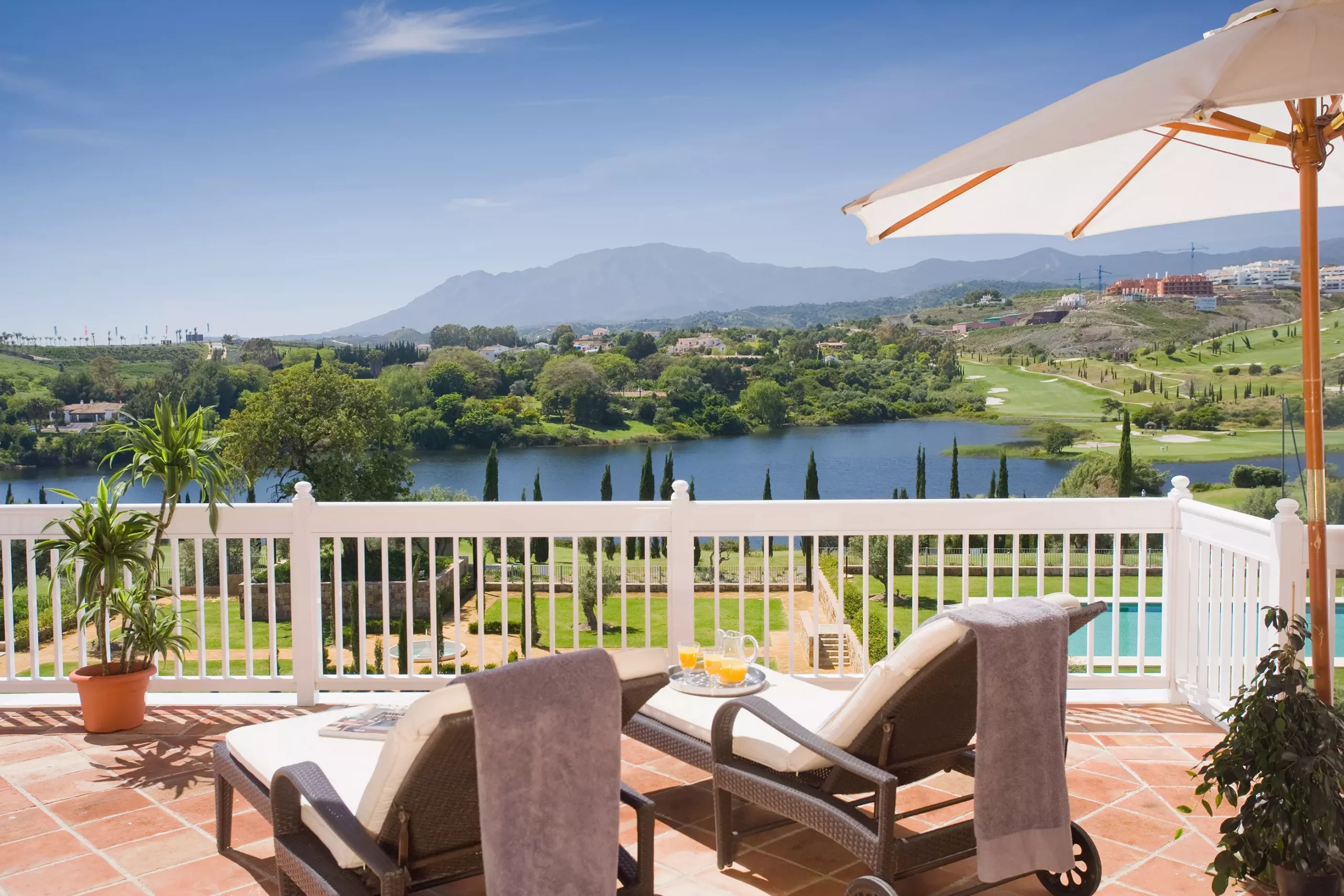 beautiful-terrace-in-luxury-property